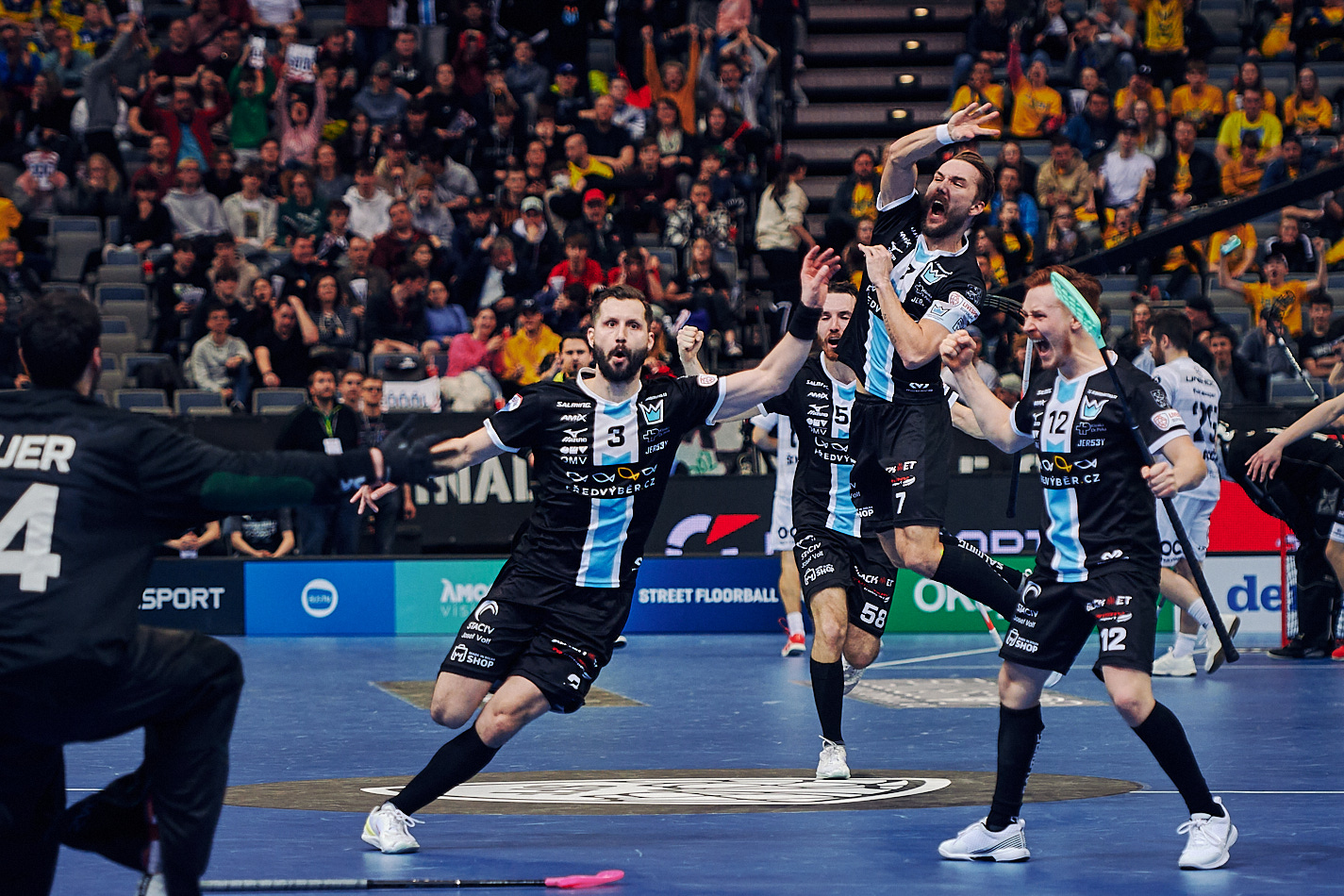 090422 FlorbalChodov x FBc Ostrava SFF 1881